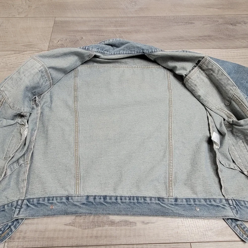 Vintage Style Denim Jacket Womens L Light Wash‎ Distressed Trucker Sloping Hem